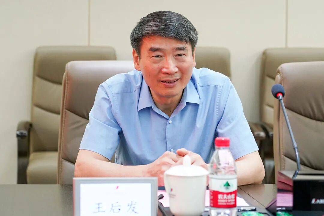 县委书记主动交代问题7个月后<strong></p>
<p>黄河旋风股票</strong>,县人大常委会原主任也主动交代问题,两人长期共事