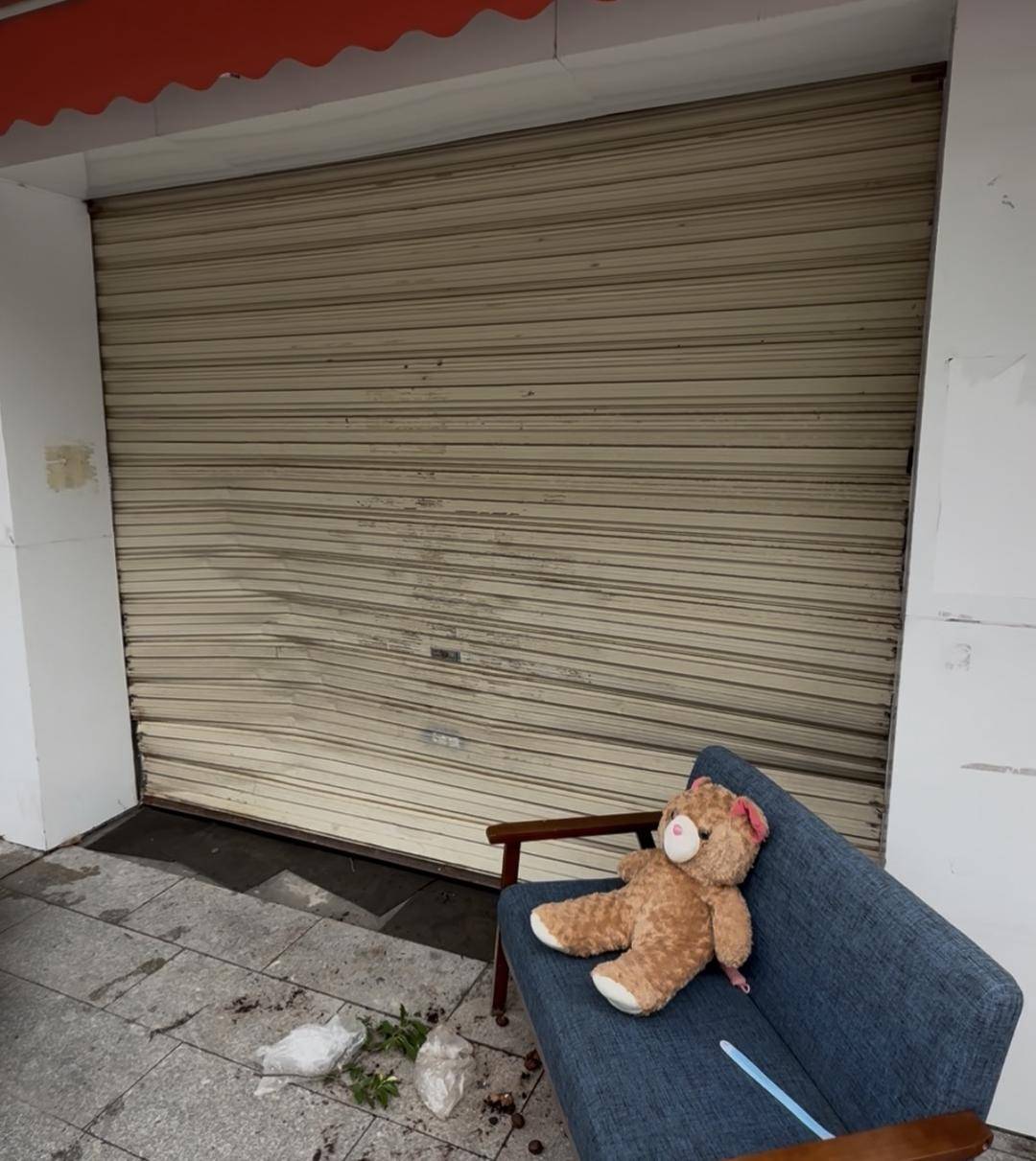 台风天珠海一司机驾越野车造浪冲破多家店玻璃<strong></p>
<p>黄河旋风股票</strong>，警方：行拘10日！