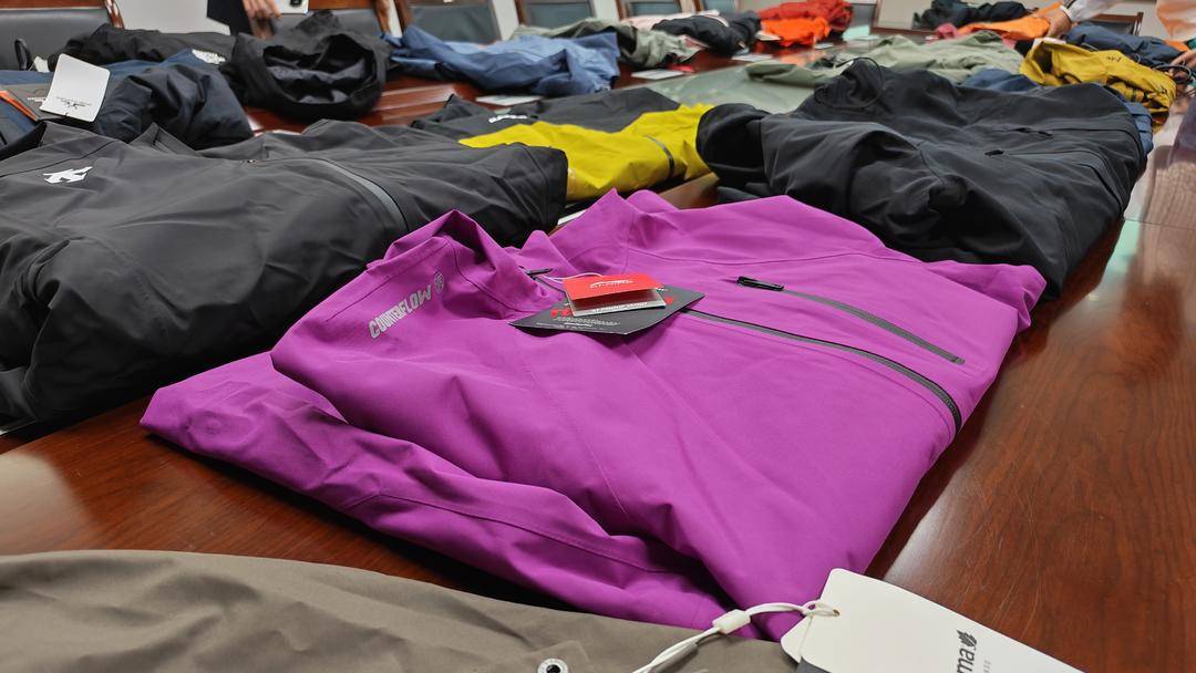 注意！冲锋衣40款里3款“不防水”<strong></p>
<p>黄河旋风股票</strong>，教你一招在家也能测