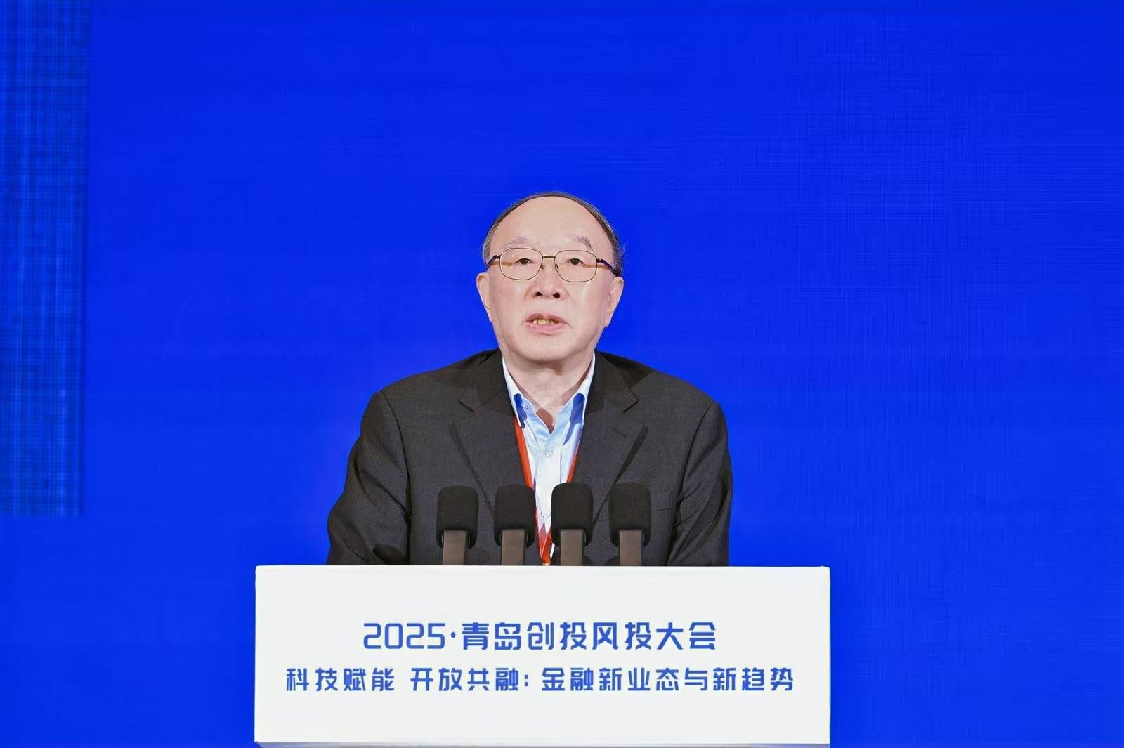 黄奇帆：<strong></p>
<p>中信海直股票</strong>我国资本市场成长空间较大 投资应关注生产性服务业