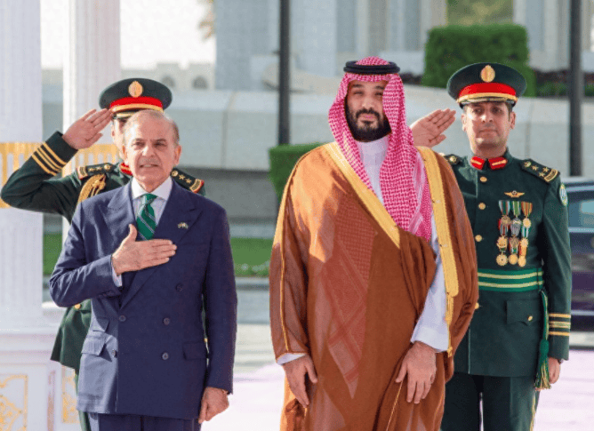 内塔尼亚胡服软了？给中东各国开了个好头<strong></p>
<p>中信海直股票</strong>，沙特王储这局赌赢了！40 万生命不再悬于一线