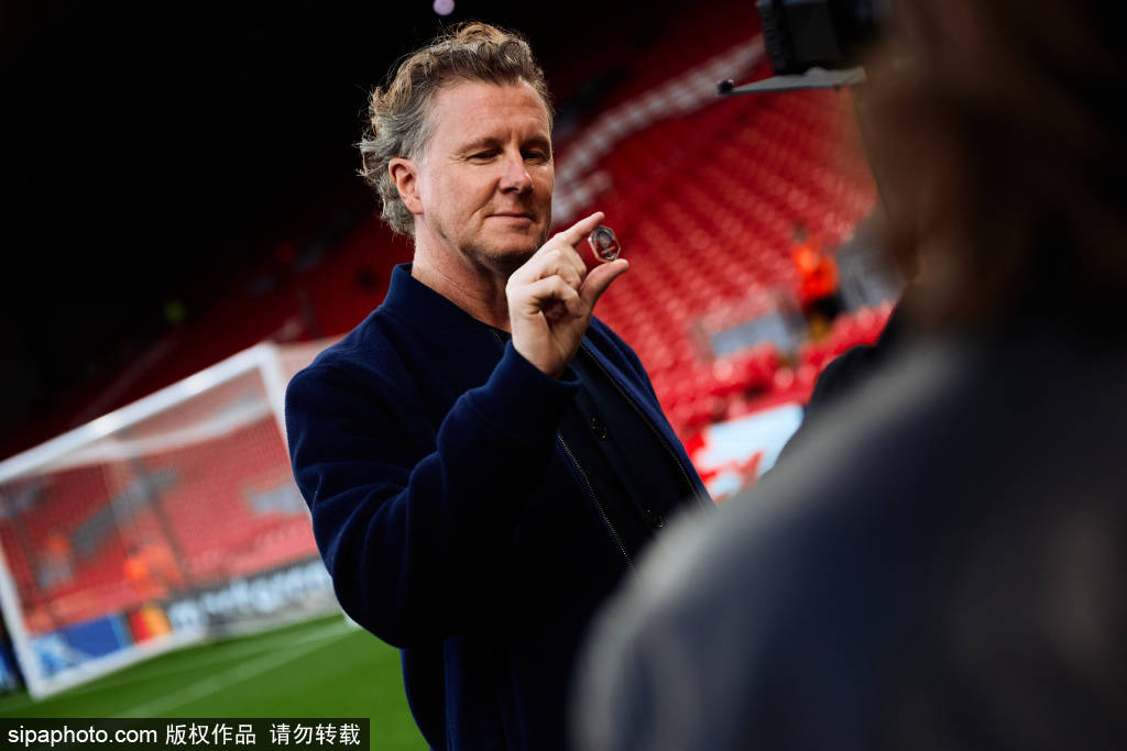 误判！回放显示水晶宫球员碰球出界<strong></p>
<p>中信海直股票</strong>，利物浦失球的角球应是球门球！