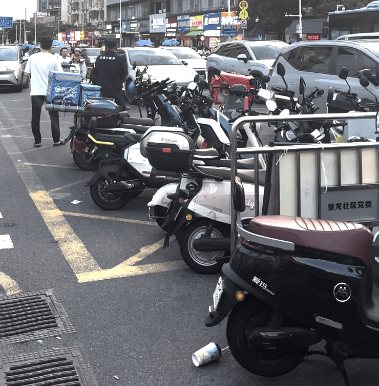 深圳一医院门口被指“举步维艰”<strong></p>
<p>中信海直股票</strong>！整治后记者实探:仍很堵