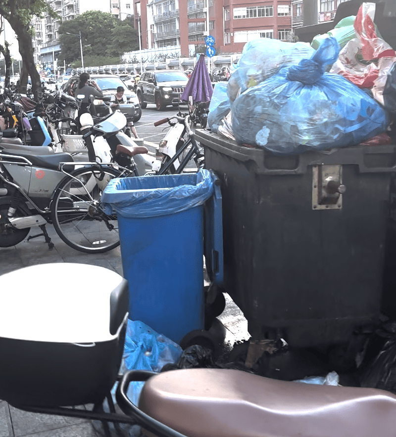 深圳一医院门口被指“举步维艰”<strong></p>
<p>中信海直股票</strong>！整治后记者实探:仍很堵