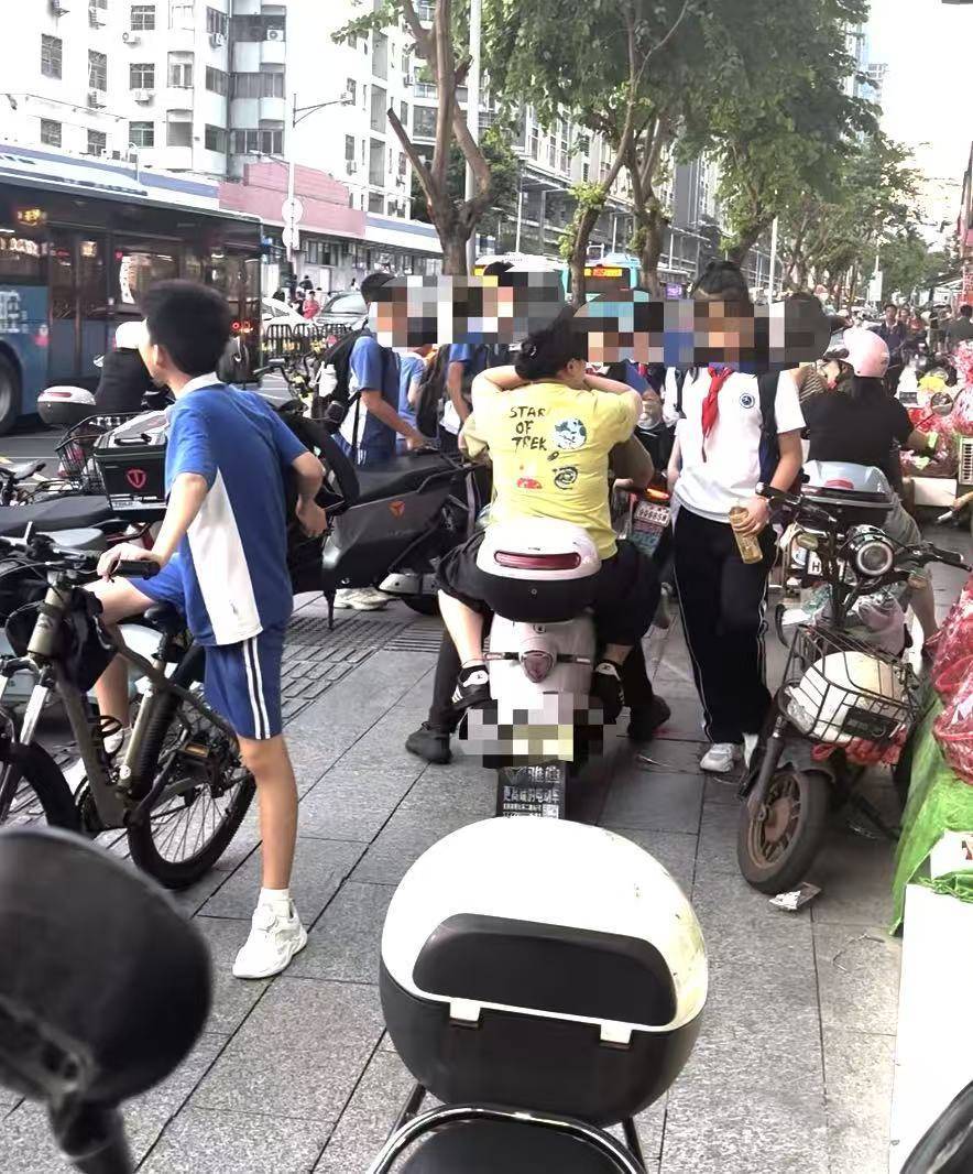 深圳一医院门口被指“举步维艰”<strong></p>
<p>中信海直股票</strong>！整治后记者实探:仍很堵