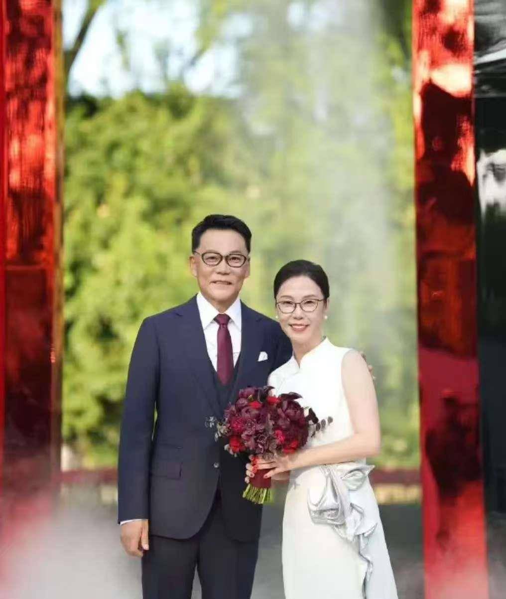 张丹红婚后首度回应与李国庆恋情：30年前因百万债务拒绝李国庆求婚系谣言<strong></p>
<p>中信海直股票</strong>，从未介入他的上一段婚姻，不会参与他的商业活动