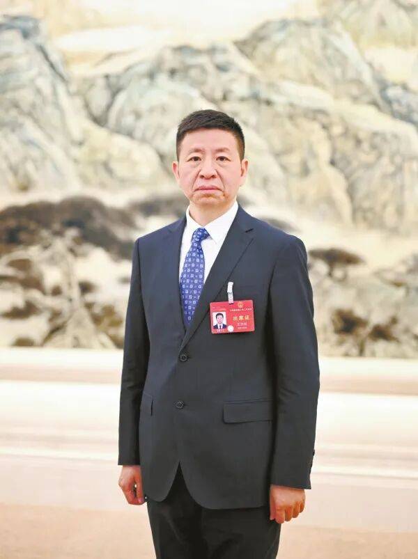 张家界市市长王洪斌<strong></p>
<p>中信海直股票</strong>,履新湖南省人民代表大会监察和司法委员会副主任委员