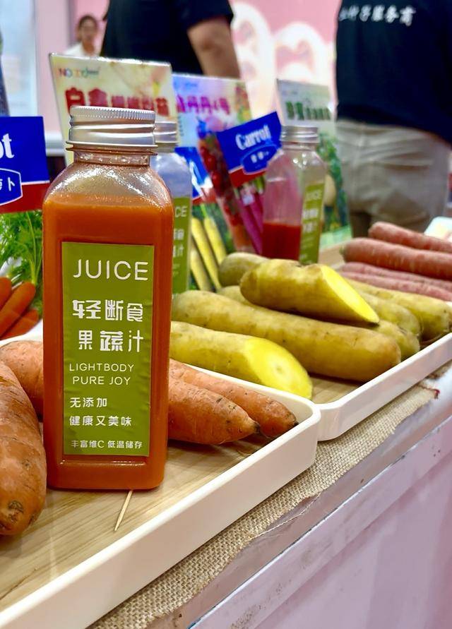 紫色向日葵、多彩胡萝卜、双色火龙果亮相青岛<strong></p>
<p>中信海直股票</strong>，种子盛会变身“未来食物实验室”