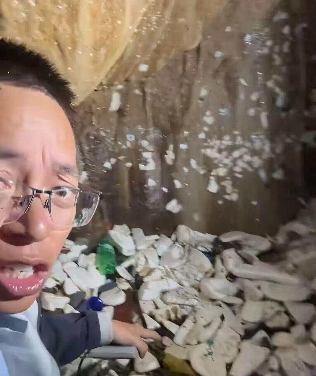 网友曝光溶洞垃圾成山、粪便满地<strong></p>
<p>北京银行股票</strong>,“至少十层楼高”!官方通报