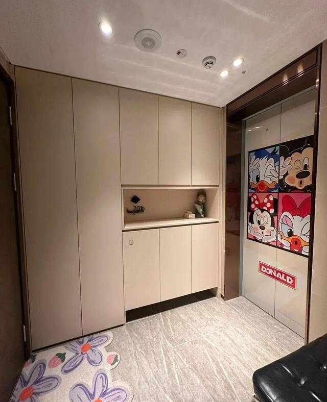 物业“不让门口放鞋子”<strong></p>
<p>北京银行股票</strong>,门口放鞋柜违法吗?