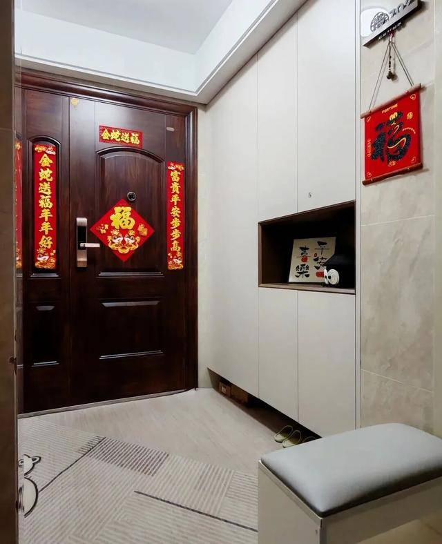 物业“不让门口放鞋子”<strong></p>
<p>北京银行股票</strong>,门口放鞋柜违法吗?