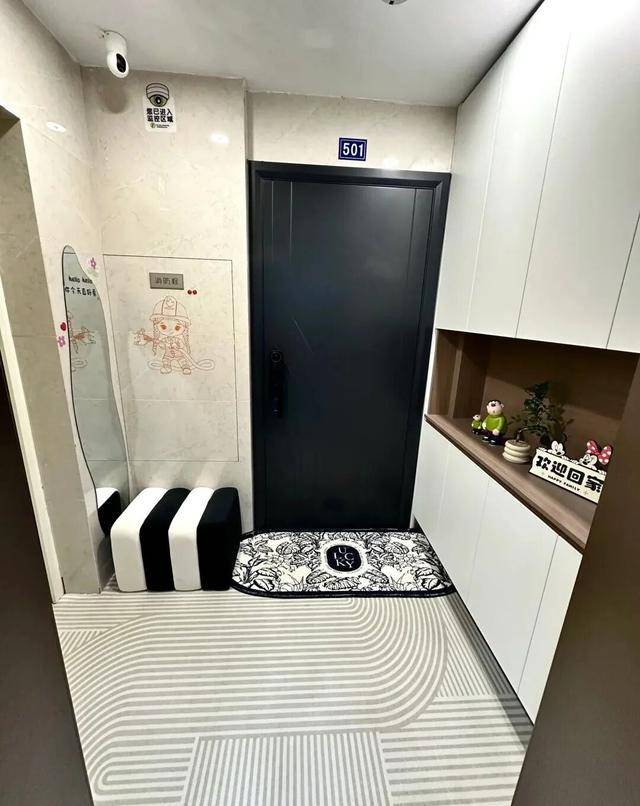 物业“不让门口放鞋子”<strong></p>
<p>北京银行股票</strong>,门口放鞋柜违法吗?