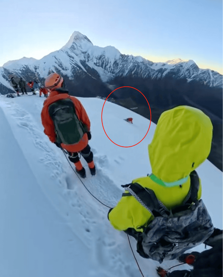 海拔5588米雪山上男子滑坠遇难 亲人:<strong></p>
<p>北京银行股票</strong>他解开安全绳给同行游客拍照被冰爪绊倒