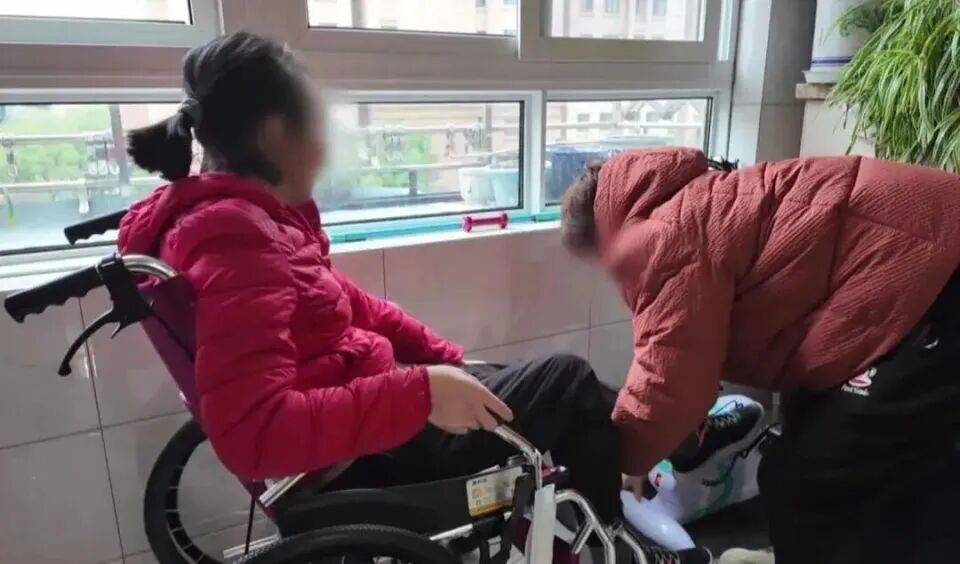 28岁妻子突发罕见病全身瘫痪<strong></p>
<p>云内动力股票</strong>，丈夫哄骗卖婚房携款失踪，检方强势介入