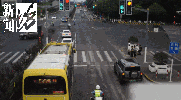 事发上海晚高峰!汹涌车流中<strong></p>
<p>云内动力股票</strong>,一男子绝望跳车,直奔民警而去……