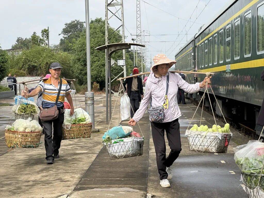 纸质火车票退场<strong></p>
<p>云内动力股票</strong>，每道折痕里都藏着远方、爱情与山河记忆