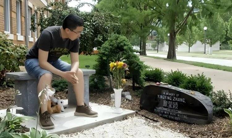 章莹颖男友国庆探望章父并协助直播<strong></p>
<p>万科a股票</strong>，网友劝其早点结婚，本人回应