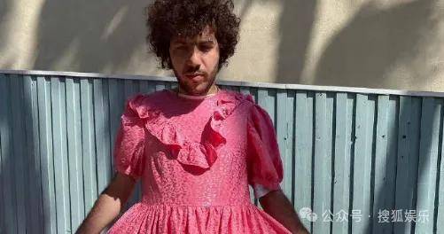 无意还是戏精?她办婚礼<strong></p>
<p>万科a股票</strong>,分手多年的他隔空说“我愿意”?