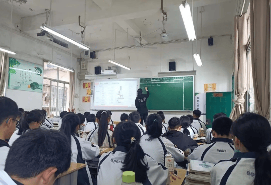 江西上饶初中生物教师郑忆晴因病去世<strong></p>
<p>万科a股票</strong>，年仅35岁