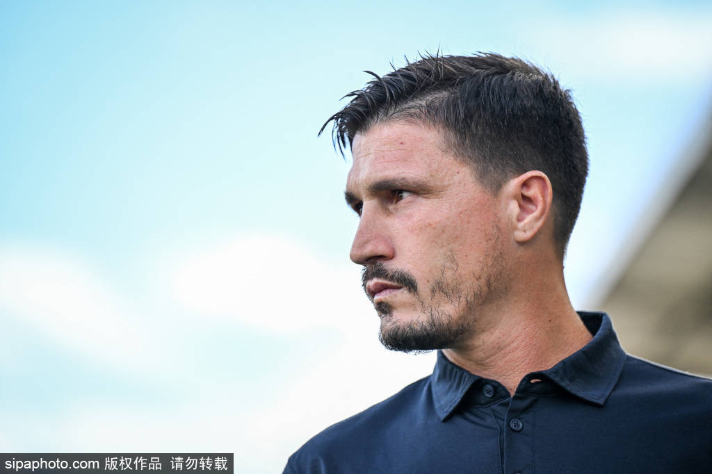 51岁世界足球先生接近国足帅位<strong></p>
<p>中油资本股票</strong>！他能创造奇迹还是重蹈覆辙？