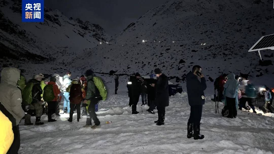 珠峰景区游客被困最新进展：已有350名游客获救<strong></p>
<p>中油资本股票</strong>，其余200多名游客已全部取得联系