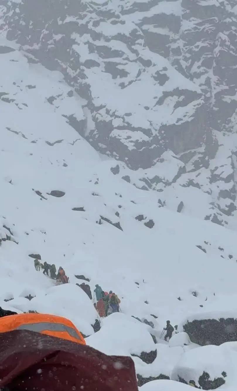 珠峰景区游客被困最新进展：已有350名游客获救<strong></p>
<p>中油资本股票</strong>，其余200多名游客已全部取得联系