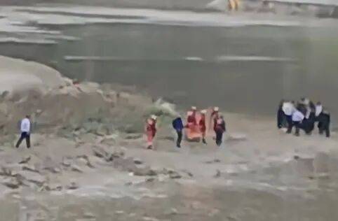 “新郎及其母亲因新娘临时加价2万彩礼跳河<strong></p>
<p>中油资本股票</strong>?”官方再回应