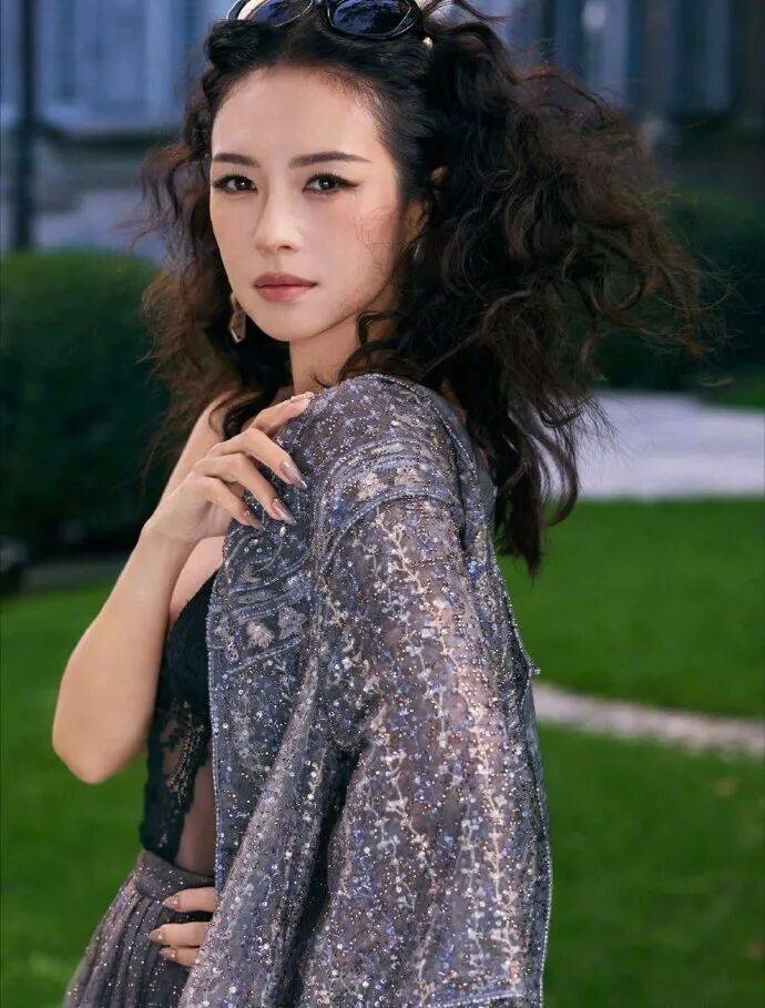 时装周上的女明星<strong></p>
<p>中油资本股票</strong>，秋冬氛围感一键封顶！