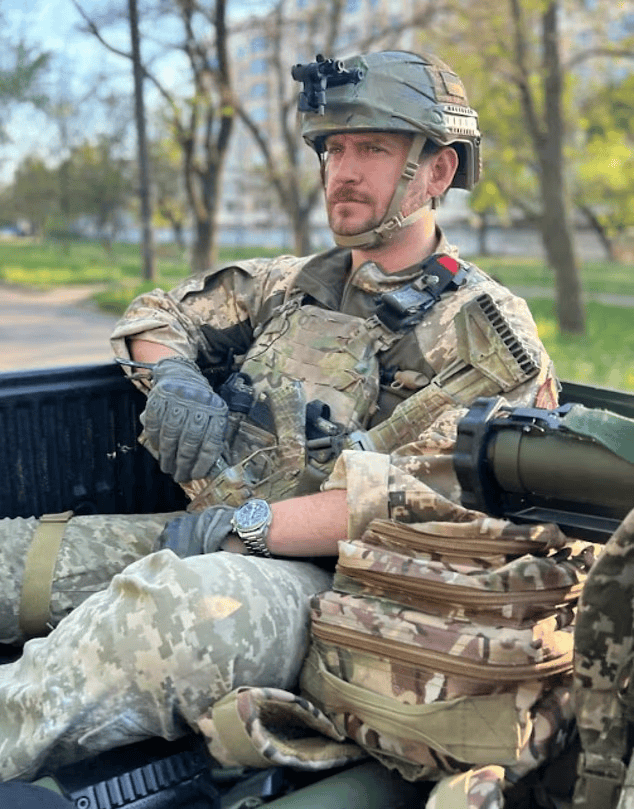 乌军一英国雇佣兵返乡后开枪自杀：年仅40岁<strong></p>
<p>中油资本股票</strong>，曾在前线失去左腿