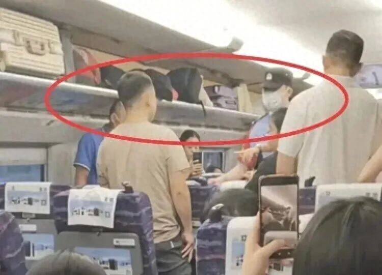 陌生男子对高铁邻座8岁女孩又亲又摸<strong></p>
<p>法拉第未来股票</strong>，竟称“她这么小没关系”，孩子妈妈报警