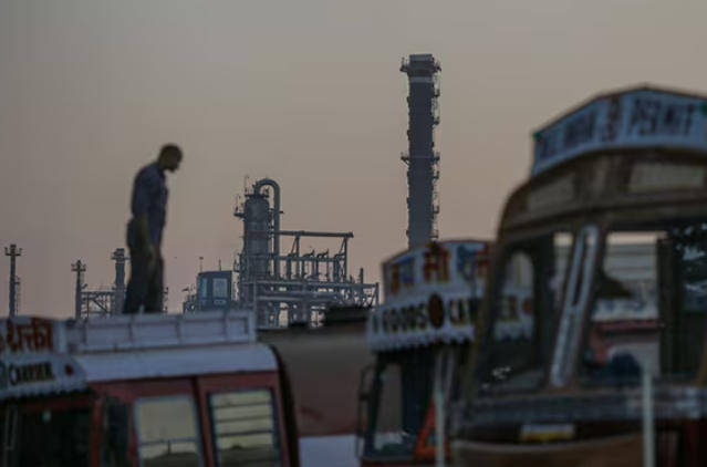 “俄石油贸易商已开始要求印度买家:用人民币支付”