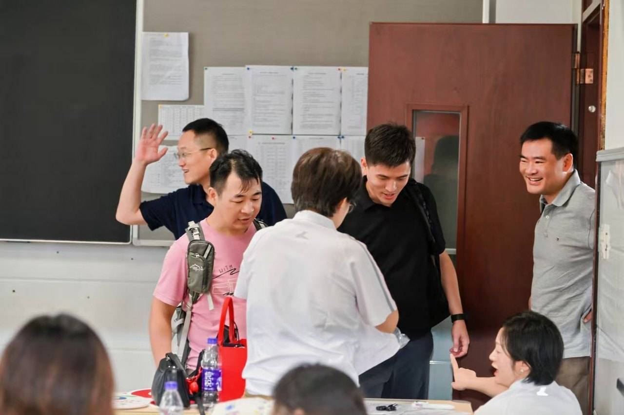 那个让老师骄傲的“调皮”班级！30年同学聚会<strong></p>
<p>格力地产股票</strong>，还伴有一封来自贵州的感谢信