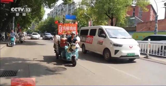 鸡排哥上央视了<strong></p>
<p>王府井股票</strong>,又爆金句:要想抓住胃,先得抓住心