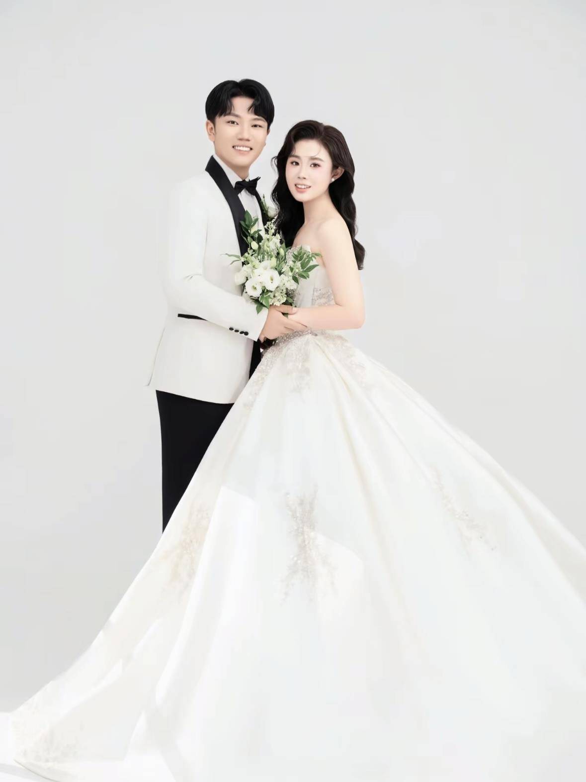 “千万富翁”解克锋儿子解清帅将举办婚礼<strong></p>
<p>王府井股票</strong>，解克锋：很开心，邀请了部分寻亲家长参加