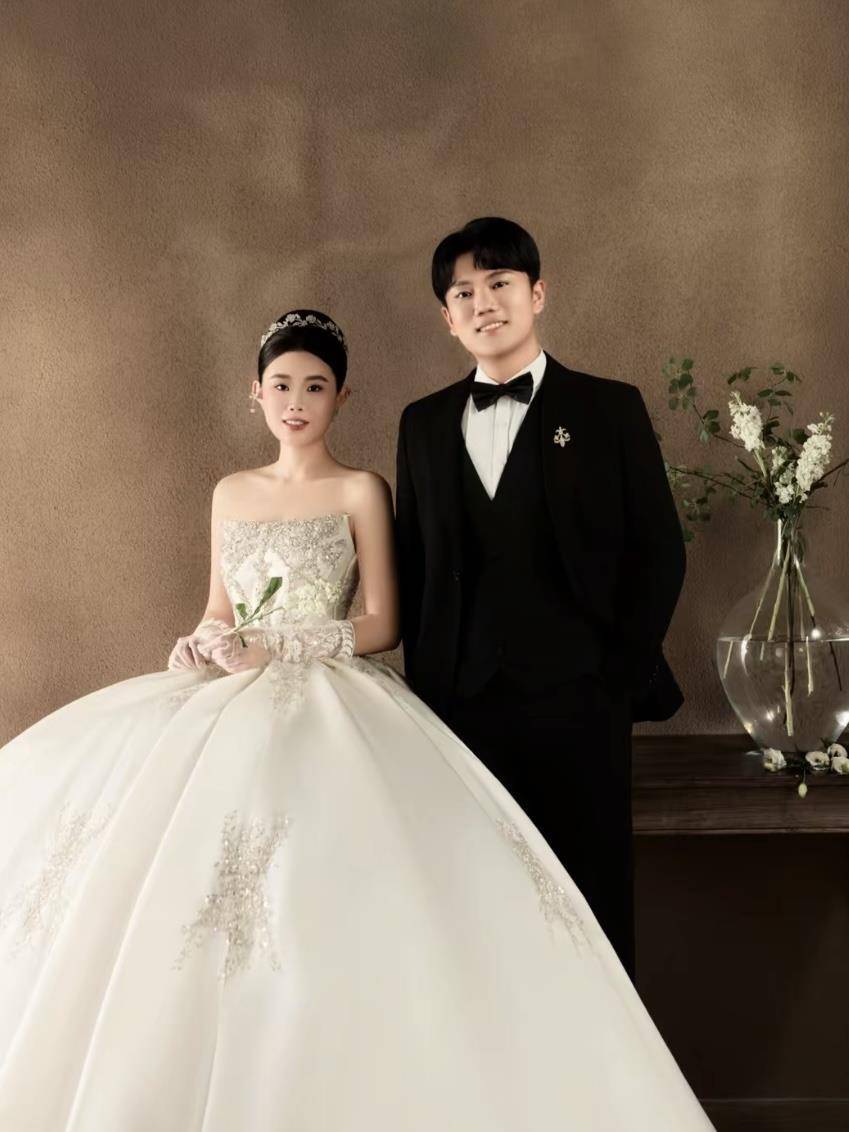 “千万富翁”解克锋儿子解清帅将举办婚礼<strong></p>
<p>王府井股票</strong>，解克锋：很开心，邀请了部分寻亲家长参加