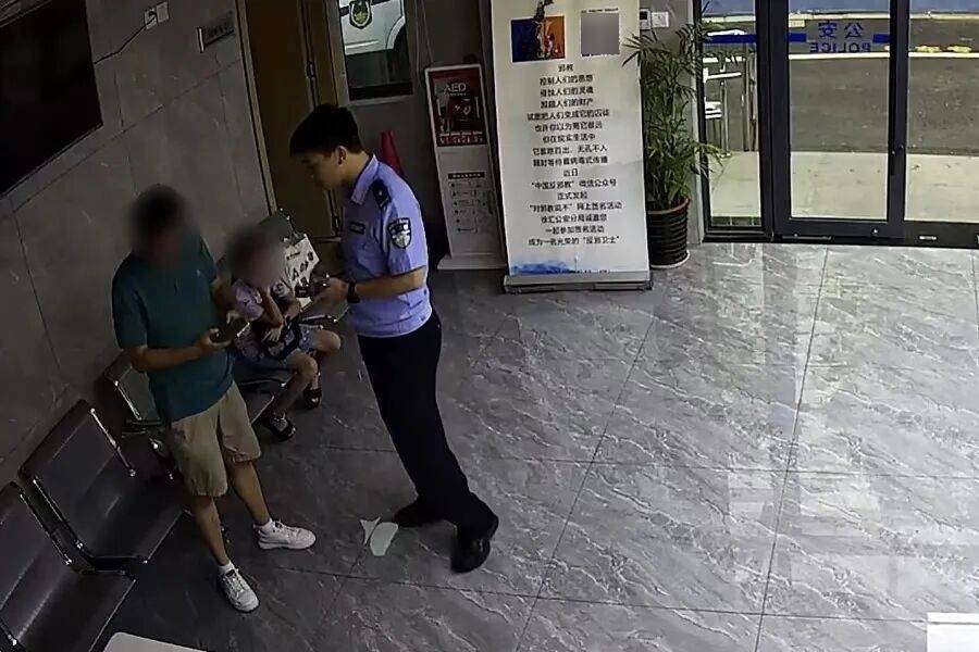 突然群发<strong></p>
<p>王府井股票</strong>！大批上海市民收到警方短信！全市爆火网红已被锁定...有爸爸因孩子违规被罚款