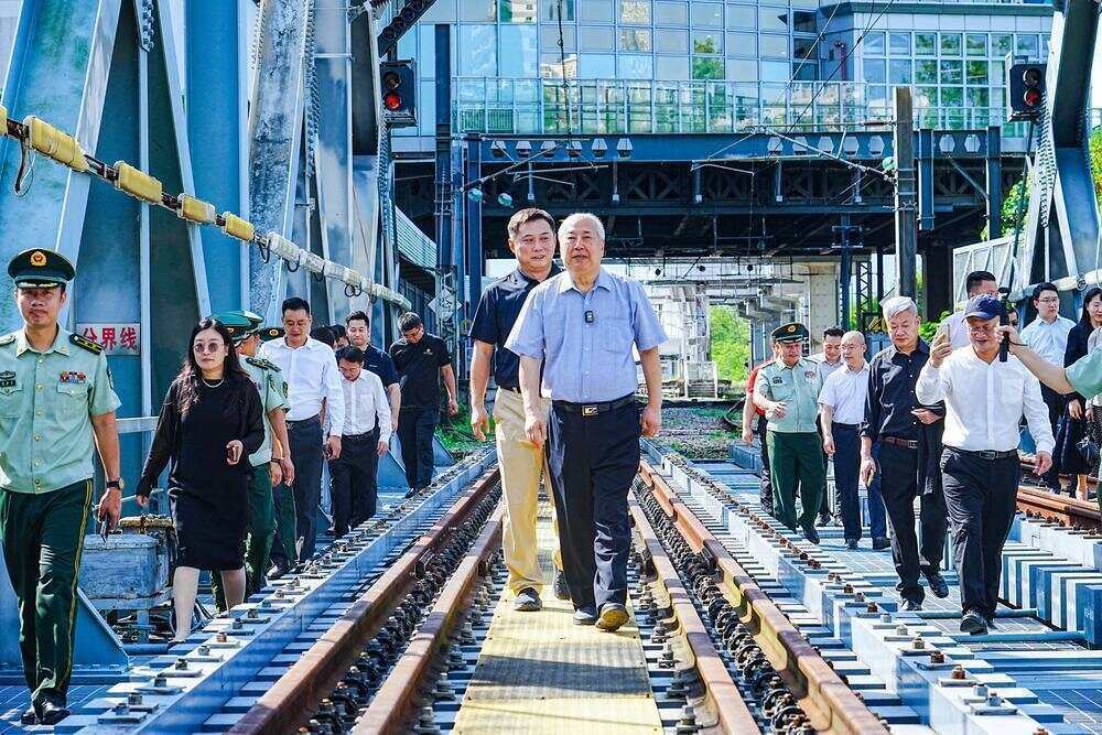 70年前<strong></p>
<p>王府井股票</strong>，钱学森经罗湖口岸归国！武警广东总队深圳第二支队开展纪念活动