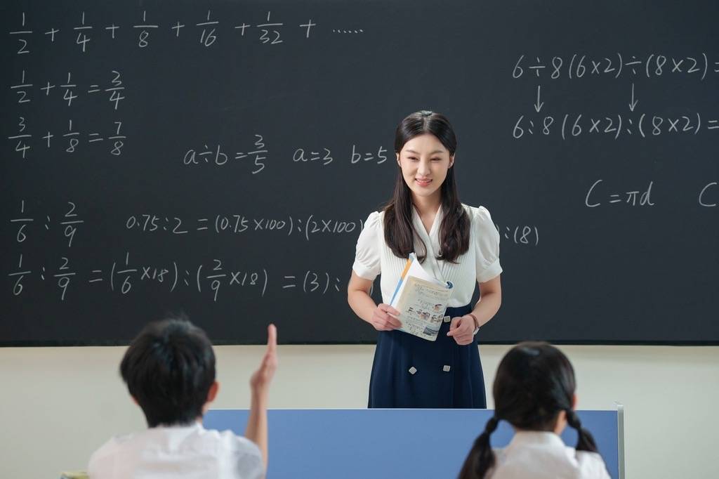 开学前接调岗电话<strong></p>
<p>王府井股票</strong>，小学老师仓促教初中