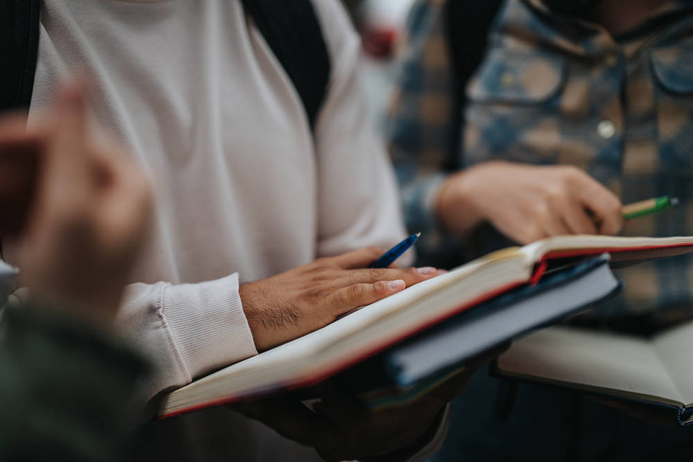 开学前接调岗电话<strong></p>
<p>王府井股票</strong>，小学老师仓促教初中