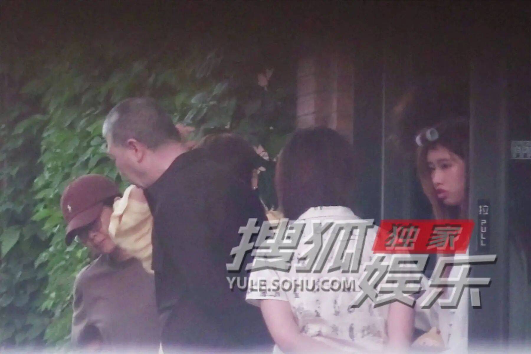 考古|冯小刚带女儿去陈思诚工作室！开个人账号还读影视专业<strong></p>
<p>福耀玻璃股票</strong>，她也要“女承父业”吗？