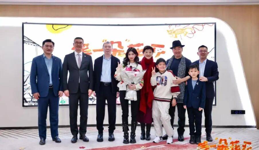 考古|冯小刚带女儿去陈思诚工作室！开个人账号还读影视专业<strong></p>
<p>福耀玻璃股票</strong>，她也要“女承父业”吗？