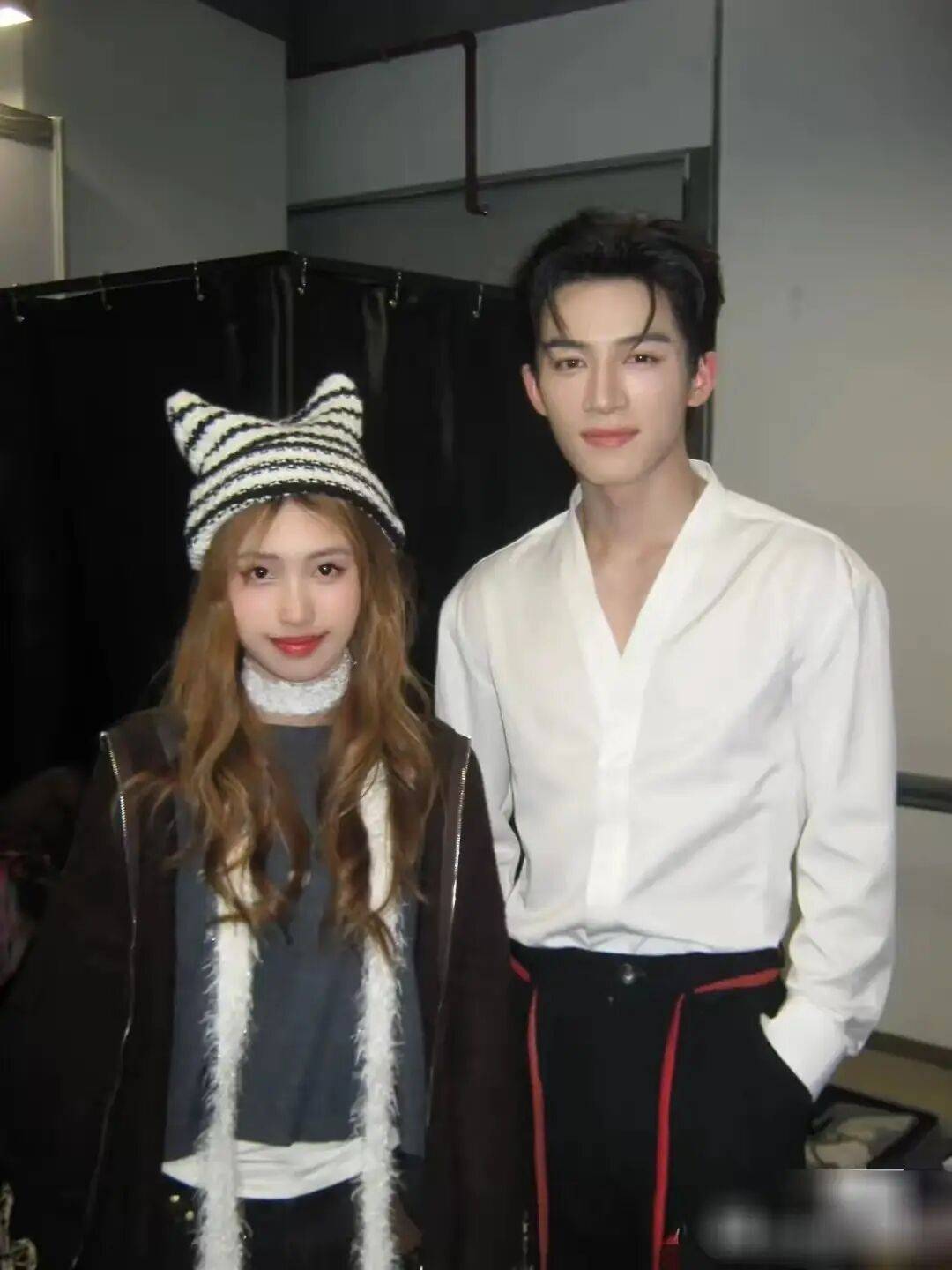 考古|冯小刚带女儿去陈思诚工作室！开个人账号还读影视专业<strong></p>
<p>福耀玻璃股票</strong>，她也要“女承父业”吗？