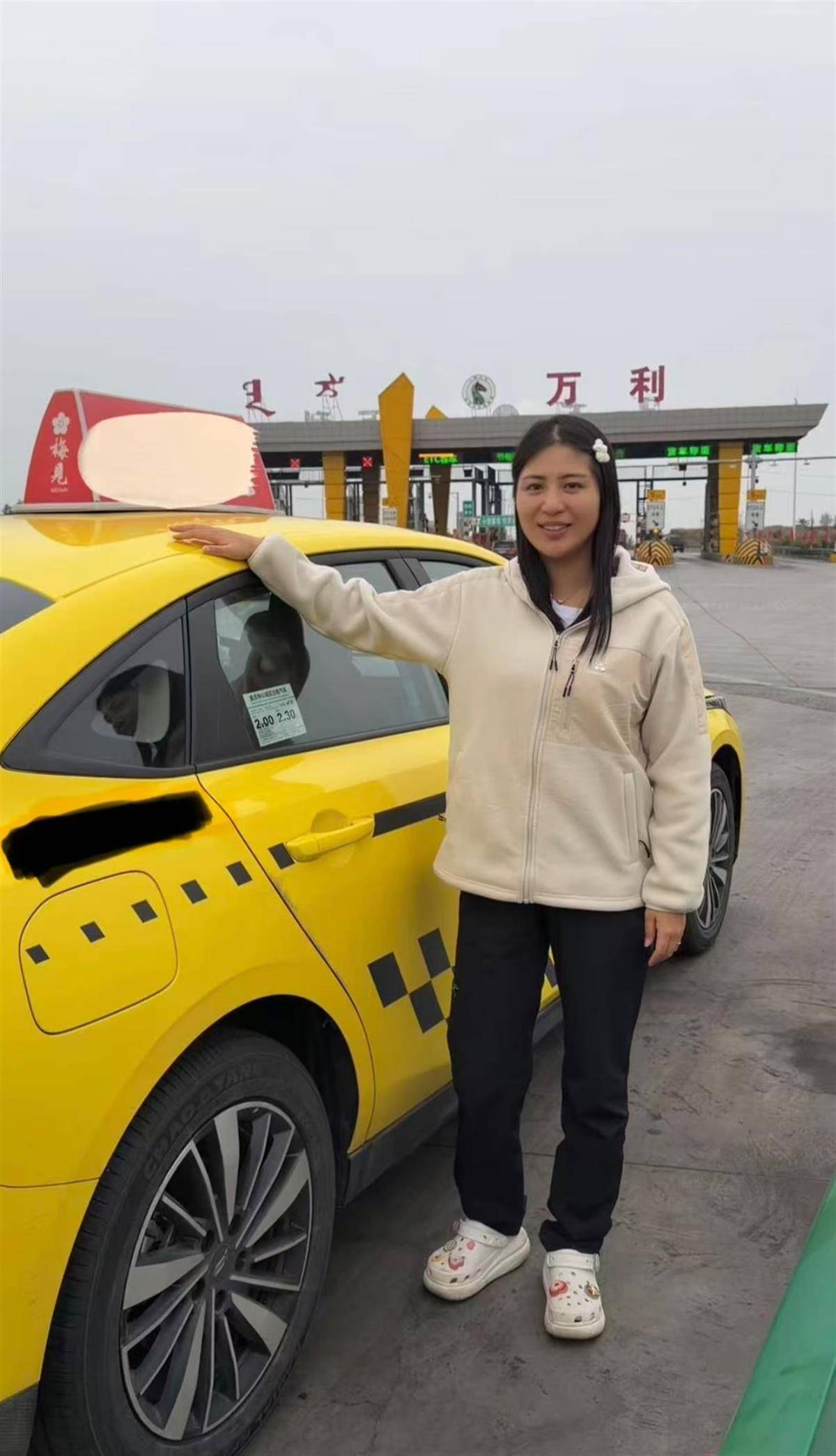 重庆女子乘“黄色法拉利”去内蒙古策马奔腾<strong></p>
<p>福耀玻璃股票</strong>，当事人：拦了十多辆车才有司机接单，计价器爆表了