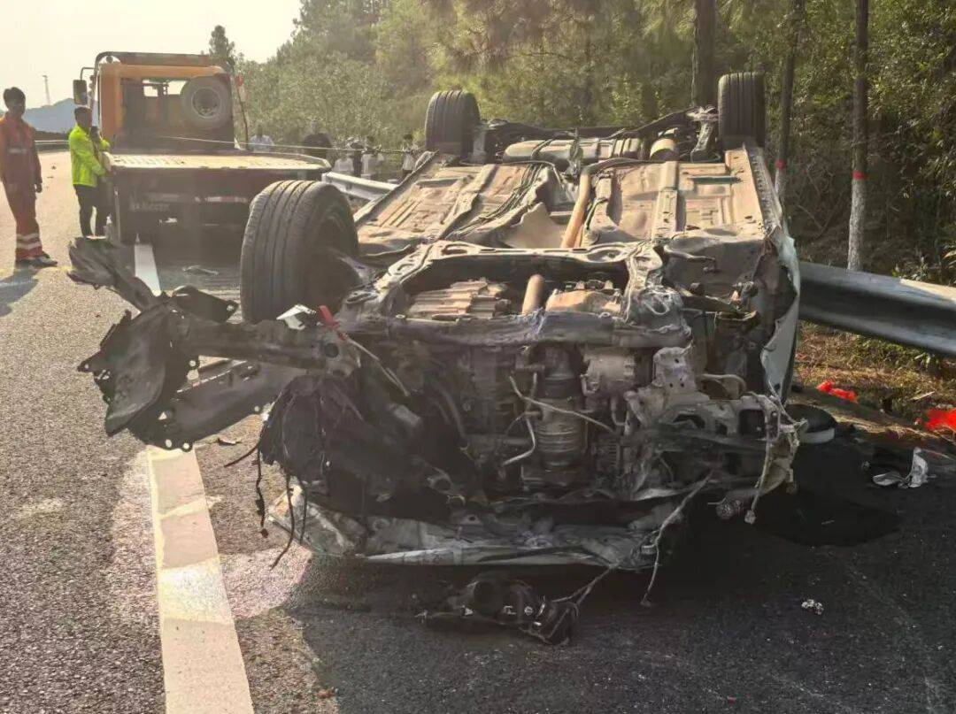 “我撒谎天打雷劈！”男子高速突然强行变道致翻车<strong></p>
<p>福耀玻璃股票</strong>，反诬赖对方