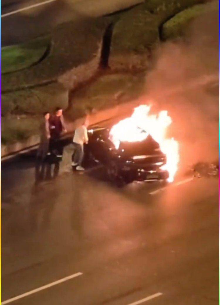 成都发生一起严重交通事故<strong></p>
<p>宁波银行股票</strong>，上游新闻实地探访：燃烧留下的印记仍在