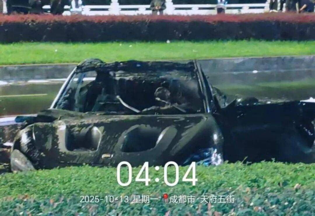 一辆SU7碰撞后爆燃<strong></p>
<p>宁波银行股票</strong>,多人救援未果!小米股价重挫近8%!