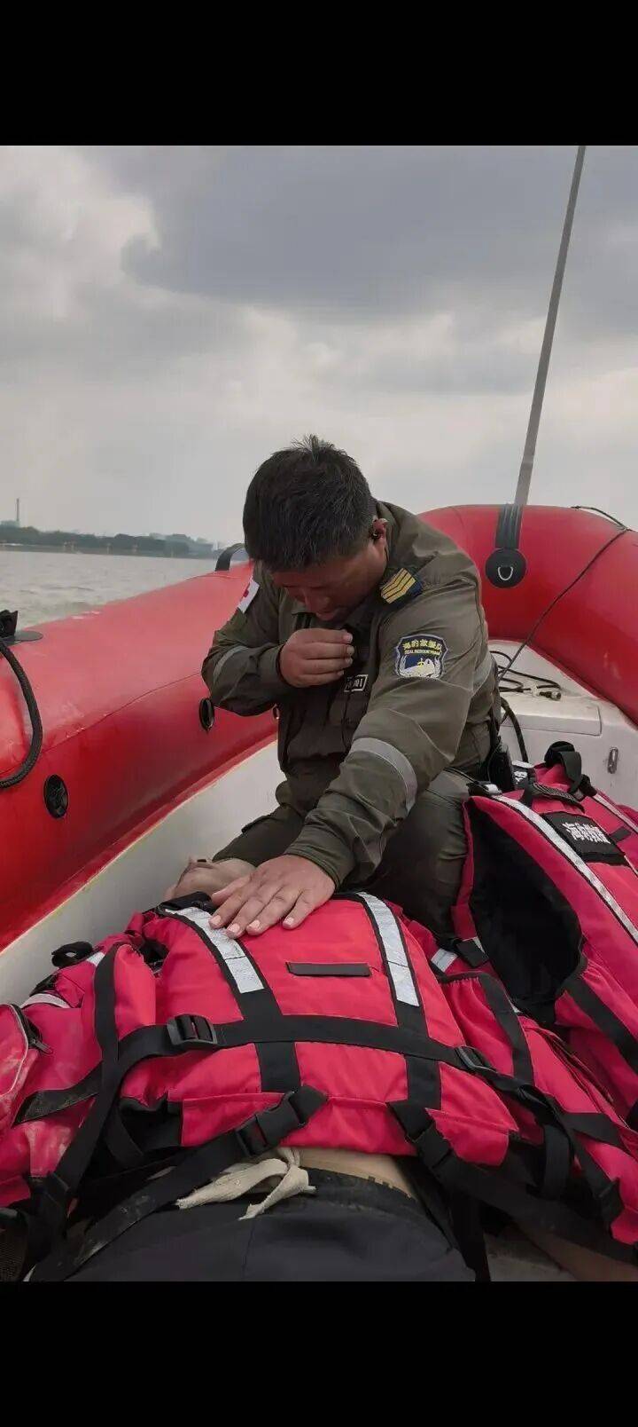 230斤重小伙酒后落水<strong></p>
<p>宁波银行股票</strong>，漂浮7小时终获救……