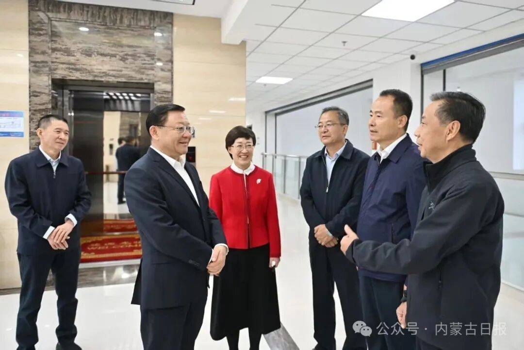 王伟中走访各民主党派自治区委员会机关