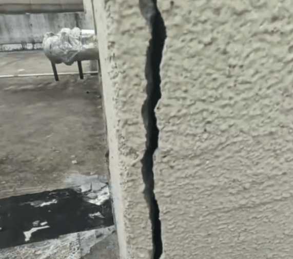 安徽一业主私挖300平米地下室致32户房屋开裂<strong></p>
<p>facebook股票</strong>,律师:承担各项责任,严重可追刑责