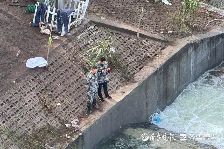 “鱼多得数不过来<strong></p>
<p>facebook股票</strong>，一网子下去能捞好几条”济南锦绣川水库开闸放水，大量鲢鱼被冲出，工作人员：禁止捕捞！